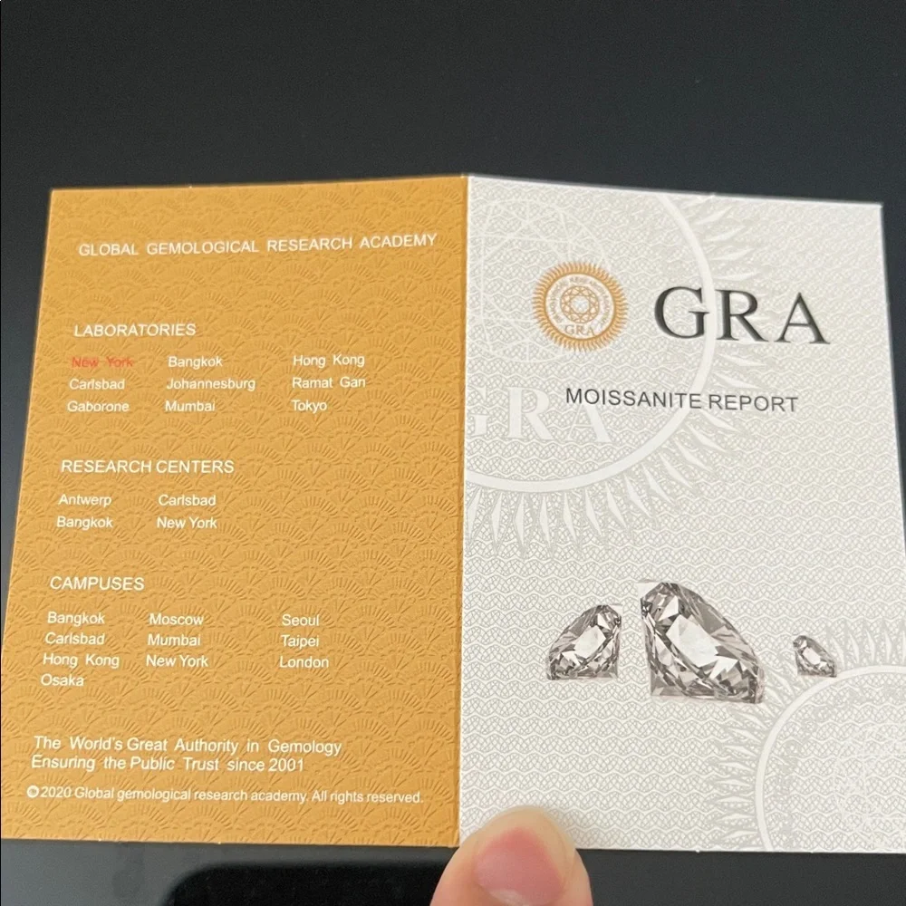 💎1.0Ctw Moissanite 3 Prongs Stud Earrings with GRA Certificate - Picture 9 of 10